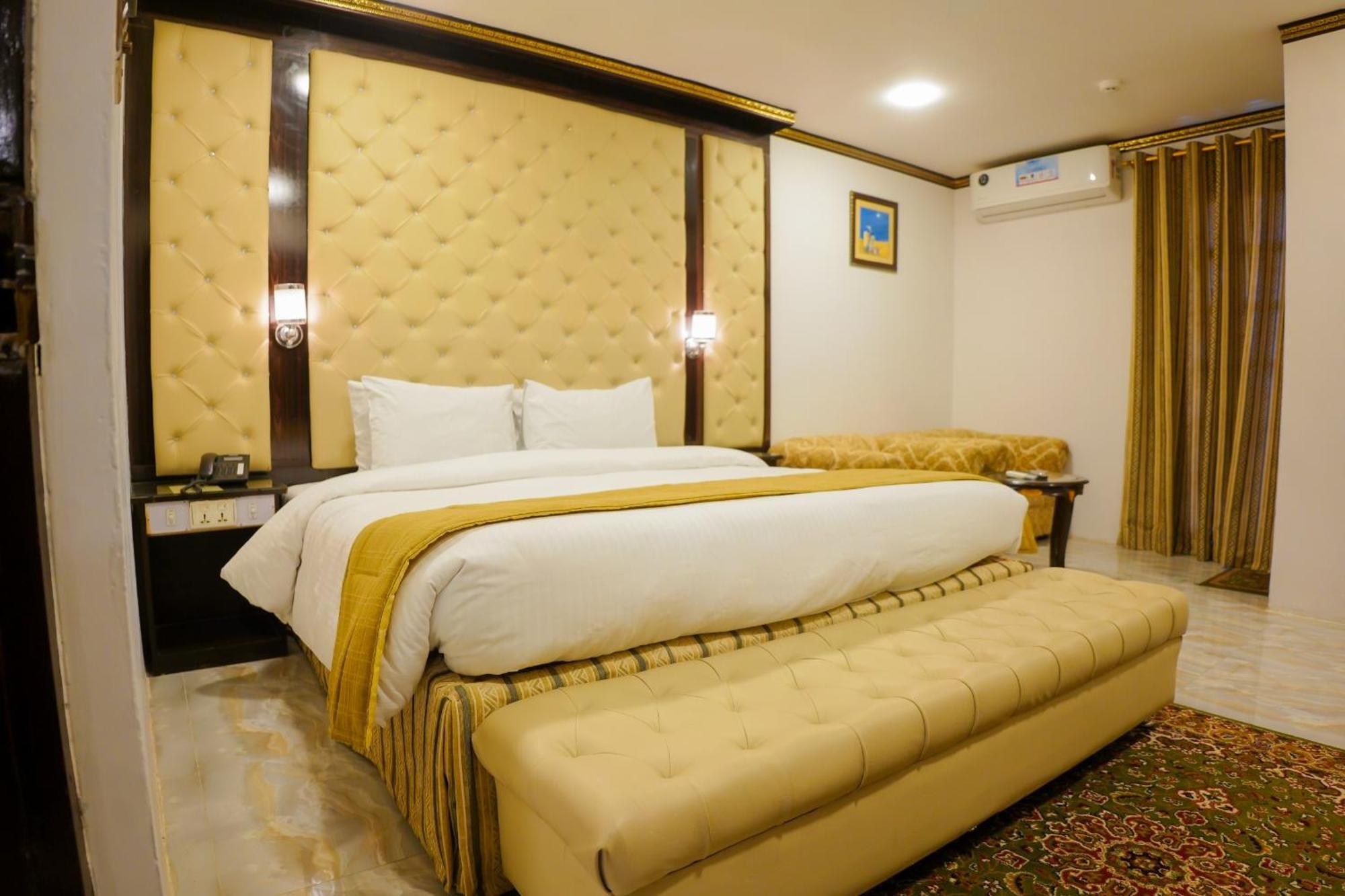 Indus Hotel ハイデラバード エクステリア 写真