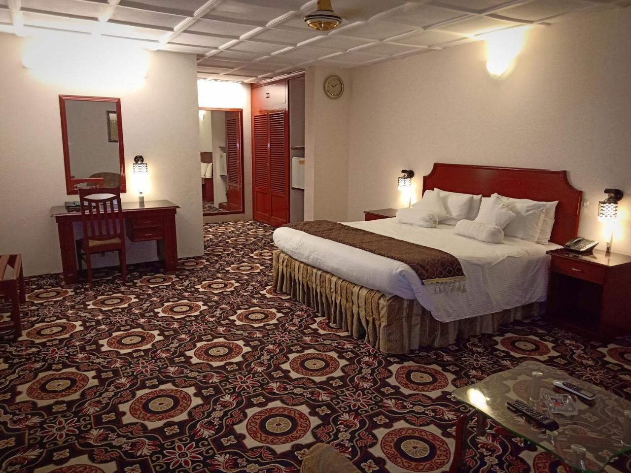 Indus Hotel ハイデラバード エクステリア 写真
