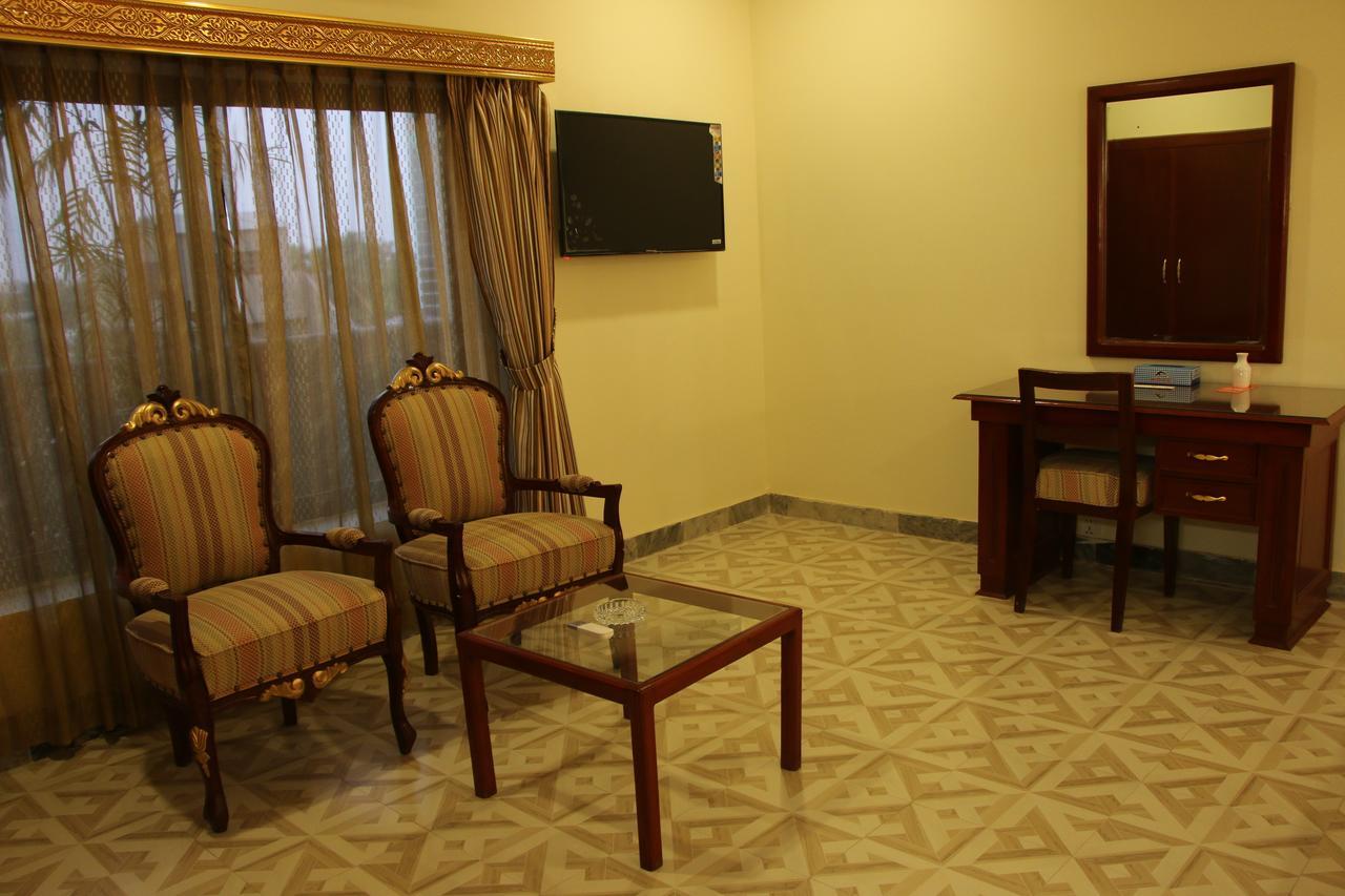 Indus Hotel ハイデラバード エクステリア 写真