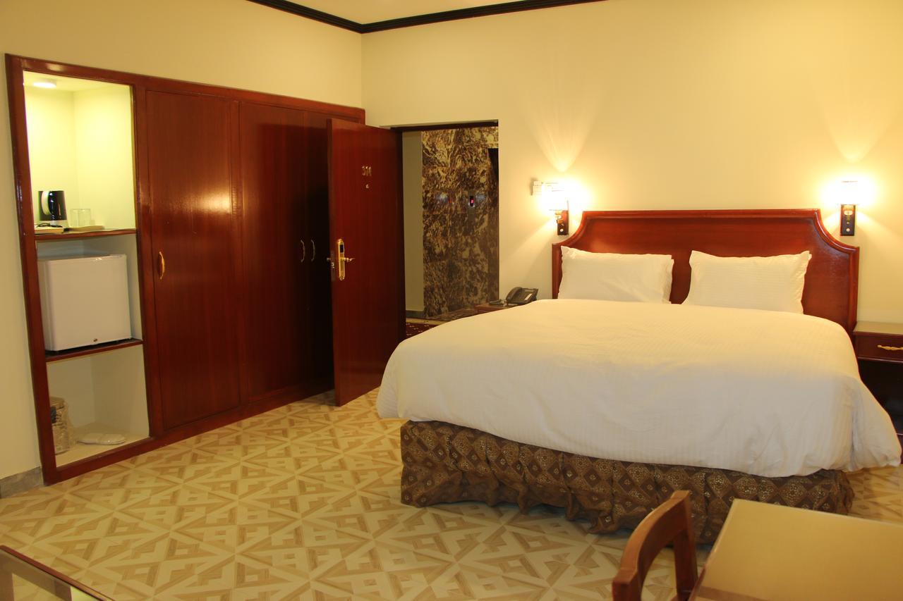 Indus Hotel ハイデラバード エクステリア 写真