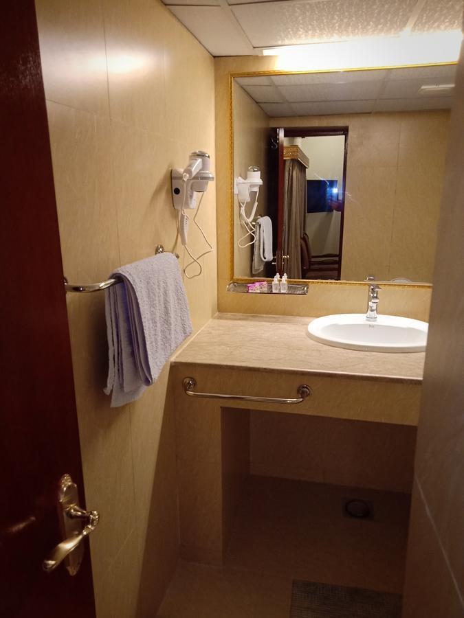 Indus Hotel ハイデラバード エクステリア 写真