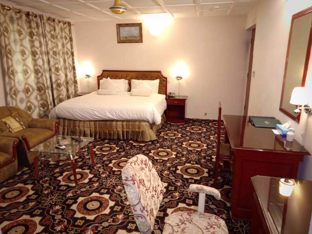 Indus Hotel ハイデラバード エクステリア 写真
